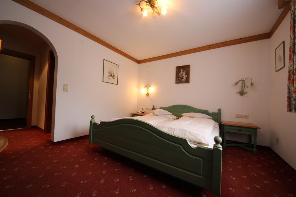 Hotel Garni Laerchenhof 레흐암 아르베르크 외부 사진
