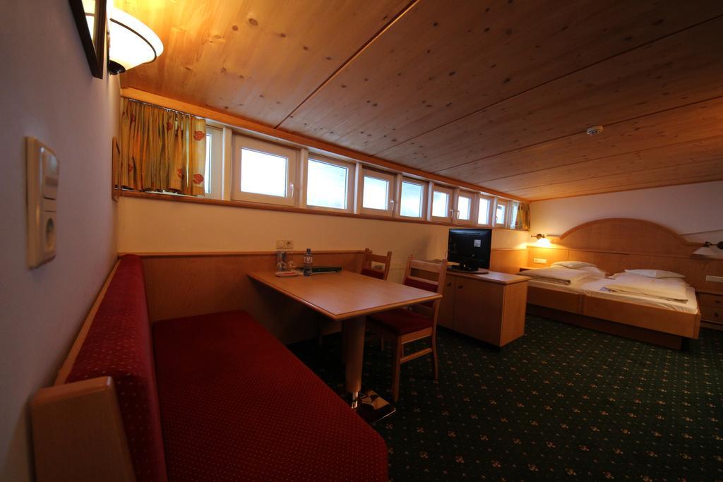 Hotel Garni Laerchenhof 레흐암 아르베르크 외부 사진