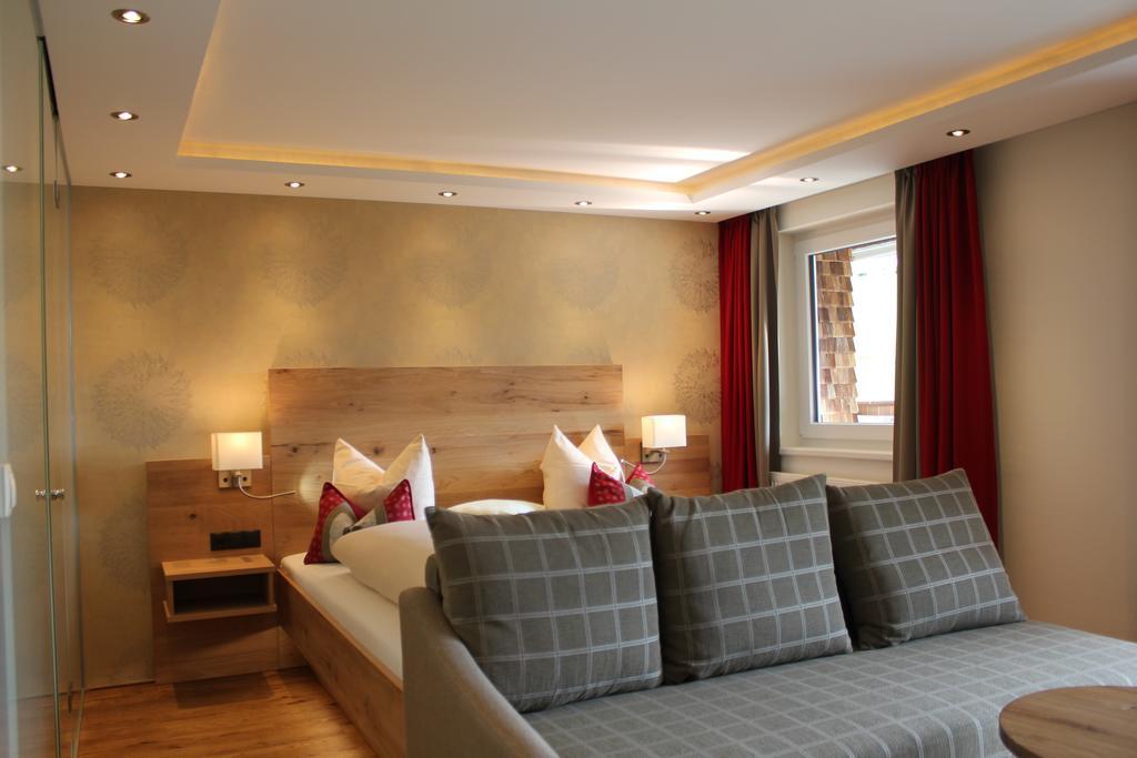 Hotel Garni Laerchenhof 레흐암 아르베르크 객실 사진